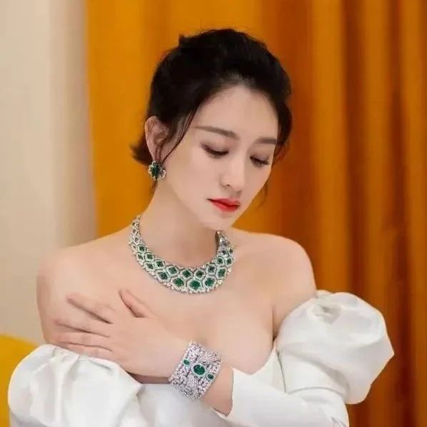 After looking at Li Xiaoran's 850 million mansion, I understand why 13 million people envy her life.